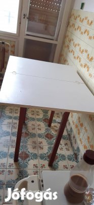 Asztal 2 székkel eladó