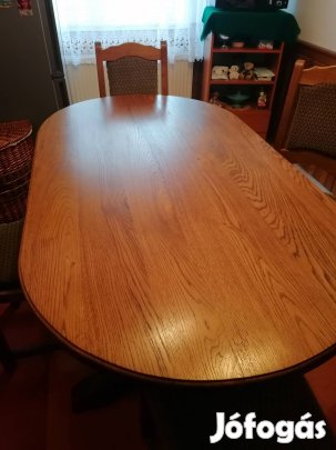 Asztal 6 db székkel 