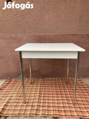 Asztal (59 x 75 x 72,5 cm) (5.000 Ft)