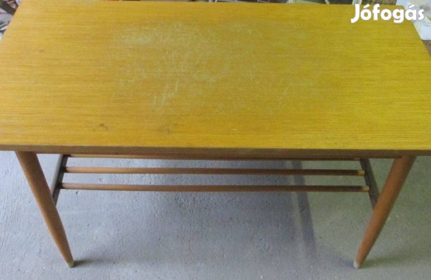 Asztal ( dohányzó )