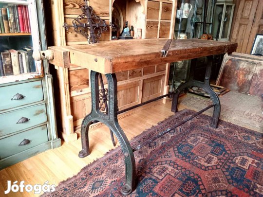 Asztal, pult magasságú industrial asztal, ipari stílusú egyedi öntvény