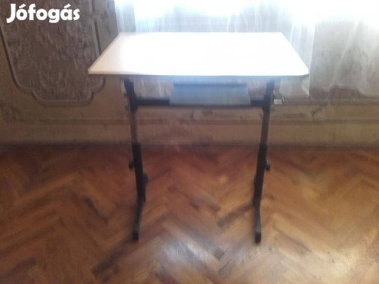 Asztal dohányzó, és író asztal eladó