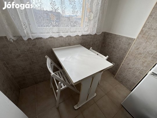 Asztal eladó - 6.000 FT