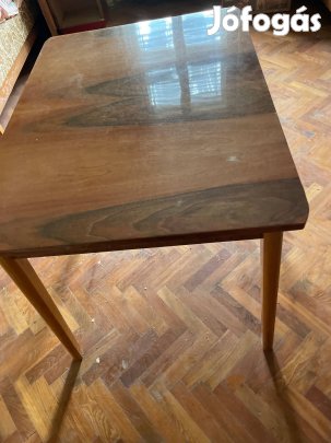 Asztal kb 70*100 cm kb 75 cm magas