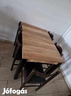 Asztal székekkel