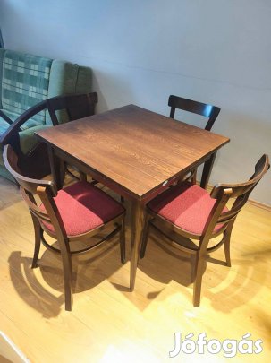 Asztal székekkel