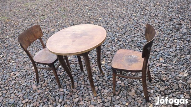 Asztal székkekkel