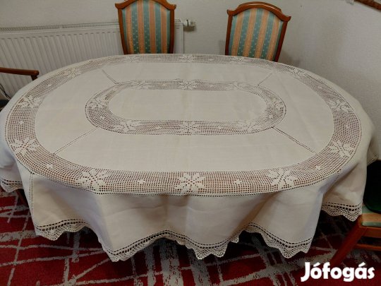 Asztal terítő, horgolt betétes