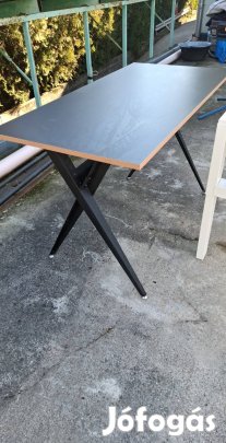 Asztal újszerű állapotban