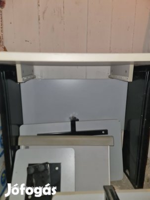 Asztal vagy számítógép asztal