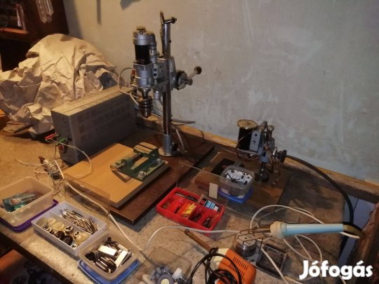 Asztali állványos precíziós fúrógépek + szerszámok, gépek