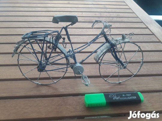 Asztali dísz kerékpár drótból, drótkerékpár