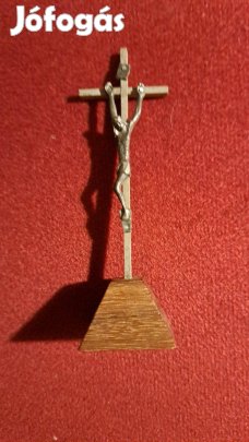 Asztali feszület fa talppal, fém Krisztus-alakkal