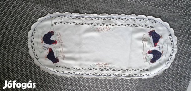 Asztali futó új csibés terítő 87 x 38 cm hímzett , 1x használt