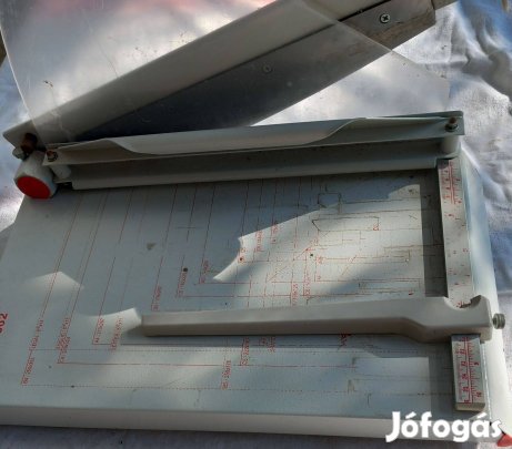 Asztali karos papírvágó olló