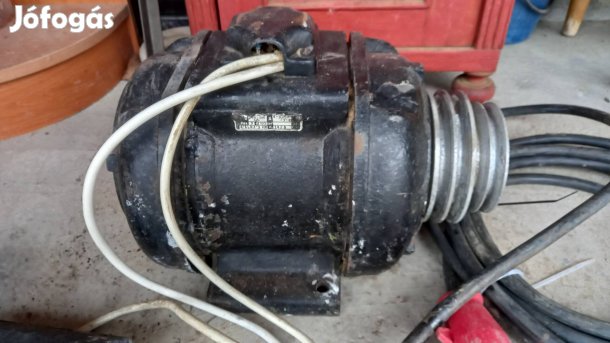 Asztali körfűrész egyedi készítésű.