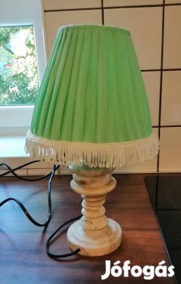 Asztali lámpa ernyővel