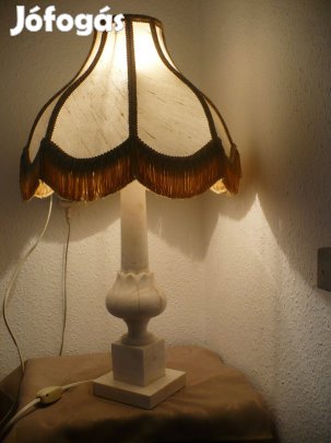 Asztali lámpa márvány testtel