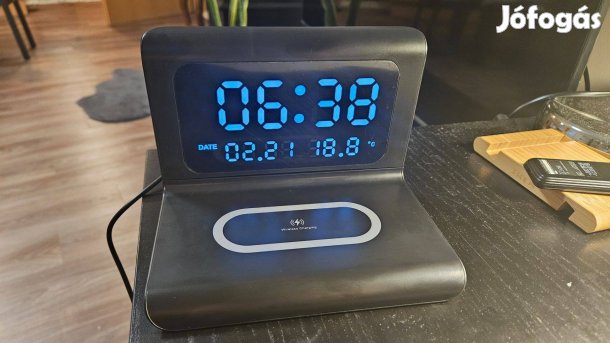 Asztali óra és mobiltöltő
