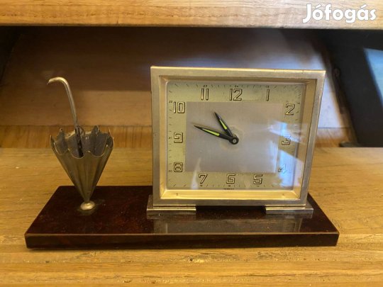 Asztali óra tolltartóval