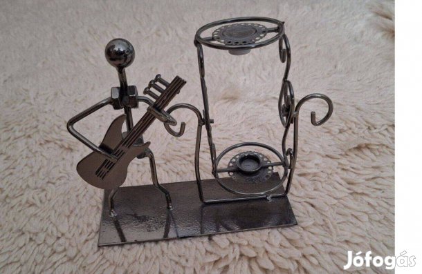 Asztali tárgytartó, rocker kivitel gitárral, fém gyertyatartó