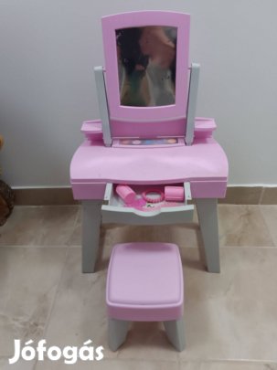 Asztalka székkel