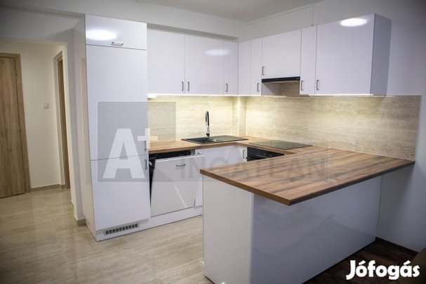 Átalakított 4 szobás, első emeleti lakás!