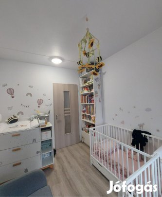 Átalakított, felújított 63m lakás erkéllyel Pécs Kertváros