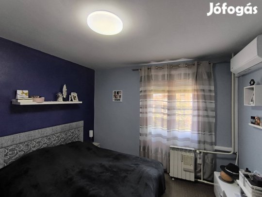 Átalakított felújított 74 m2-es panel lakás eladó.