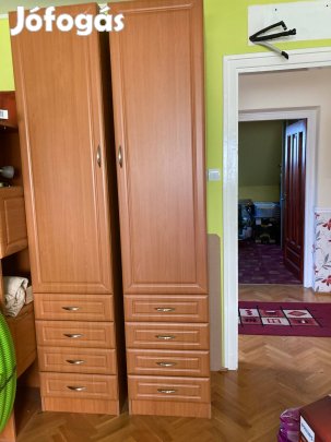 Áthidalós szekrény