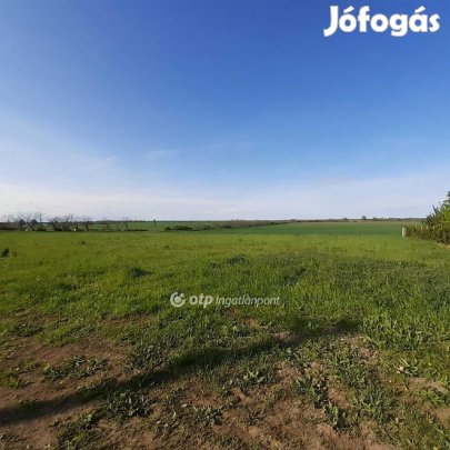 Atkári eladó 913 nm-es telek