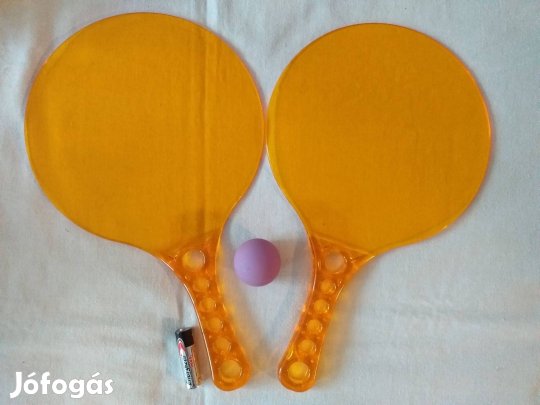 Átlátszó, üvegszerű műanyag anyagú strandütő készlet 1 db. labdával