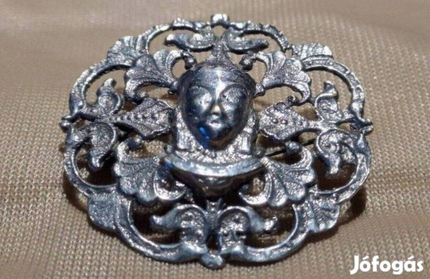 Áttört mintás bross