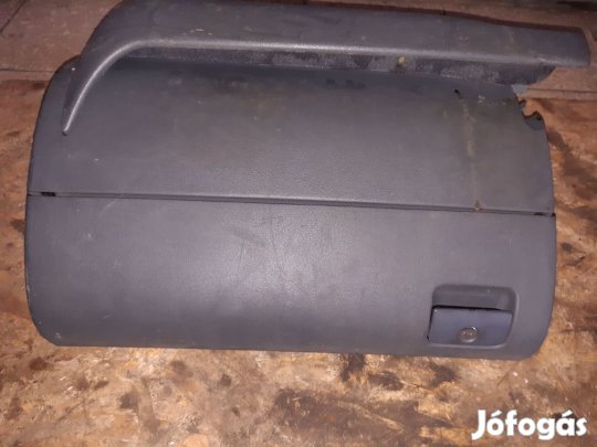 Audi A3 8L Kesztyűtartó