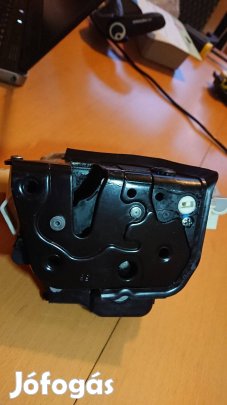 Audi A3 8P Jobb és BAL hátsó zár Hibás