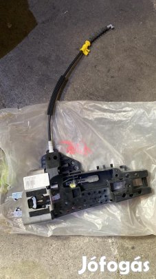 Audi A4/A5 bal oldali zártartó 8T01837885 eladó