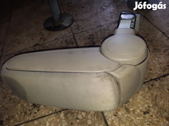 Audi A4 B6 Könyöklő