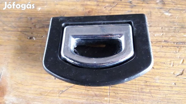 Audi A4 B6 Rakományrögzítő Fül