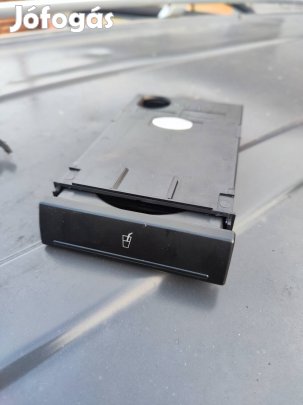 Audi A4 B6 pohártartó 