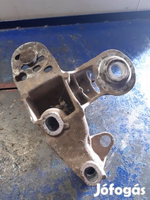 Audi A4 B7 Bal Motortartó Bak