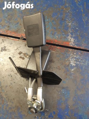 Audi A4 B7 Hátsó Középső Biztonsági Öv Csatlakozó