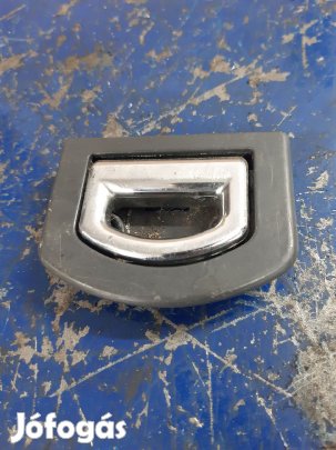 Audi A4 B7 Rakományrögzítő Fül