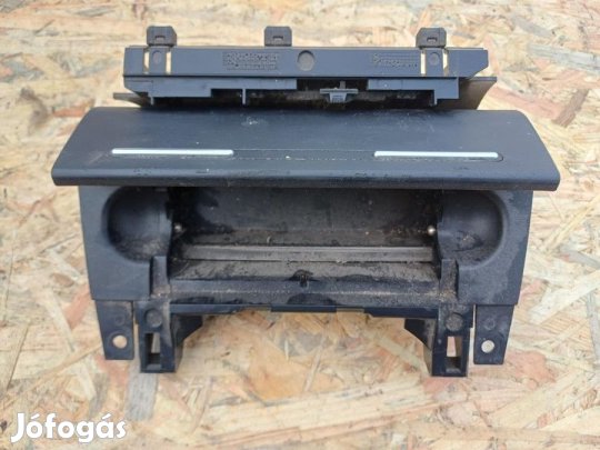 Audi A4 B7  (2004-2008) Első Hamutál