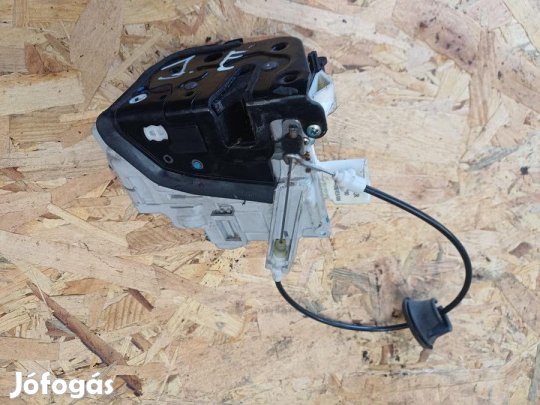 Audi A4 B7  (2004-2008) Jobb Első Ajtó Központizár