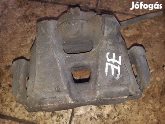 Audi A4 B8 Jobb Első Féknyereg