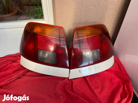 Audi A4 b5 szedán lámpa párban (97)