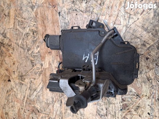 Audi A6 C5   (1998-2004)  Bal Hátsó Ajtó Központizár