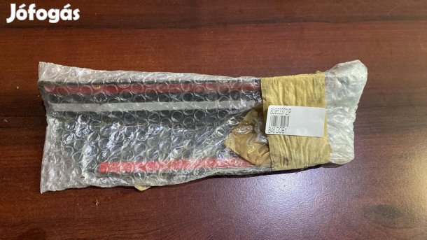 Audi Q3 jobb oldali küszöb betét 8U853372 eladó