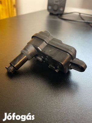 Audi/VW Központizár Motor Tankajtó - 8V0.862.159