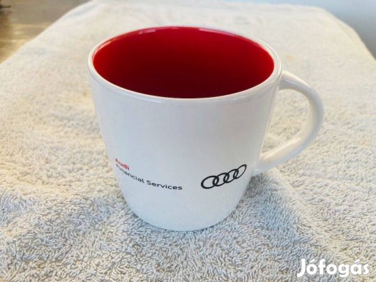 Audi porcelán bögre
